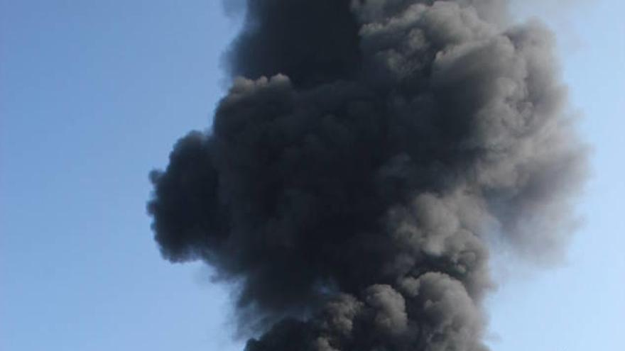 Un incendio quema un almacén de Maier en Ajangiz