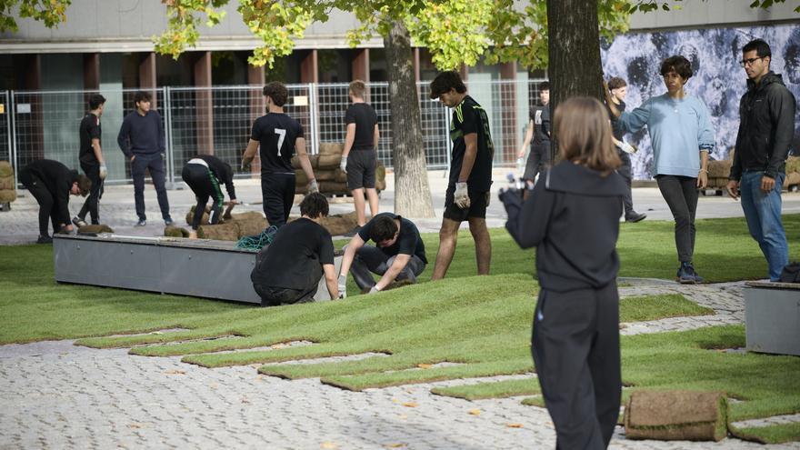 Preparación de la instalación artística para los Encuentros de Pamplona