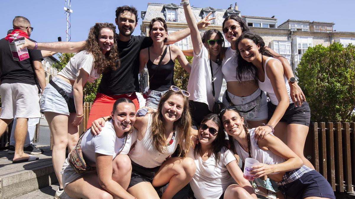 Claudia, Vicky, María, Maddi, Naroa, Mikel, Laura, Miren o María Pía, en la Virgen Blanca.