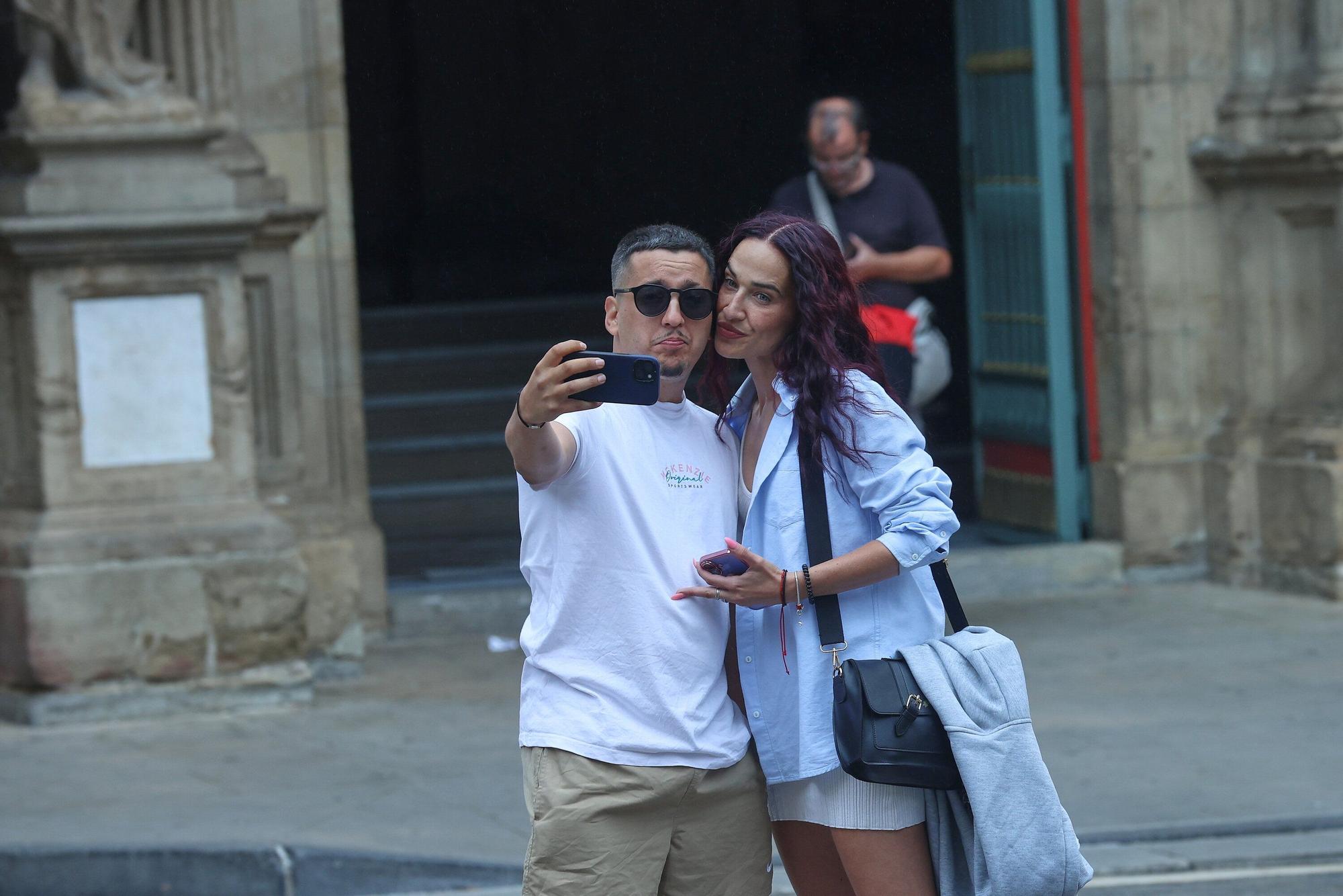 Turistas pasean por el Casco Viejo de Pamplona