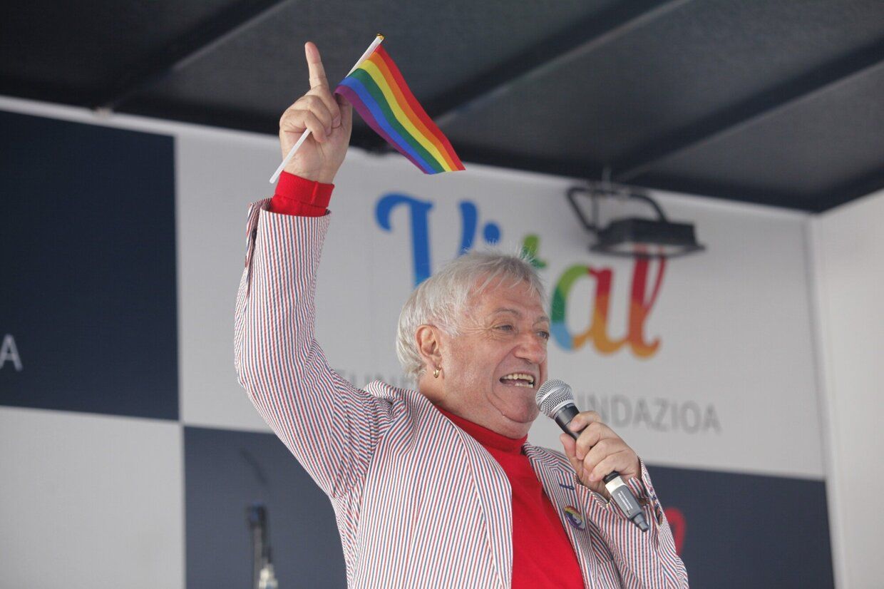 En imágenes: éxito absoluto en la fiesta contra de la LGTBIfobia de la zona Gorbea de Vitoria