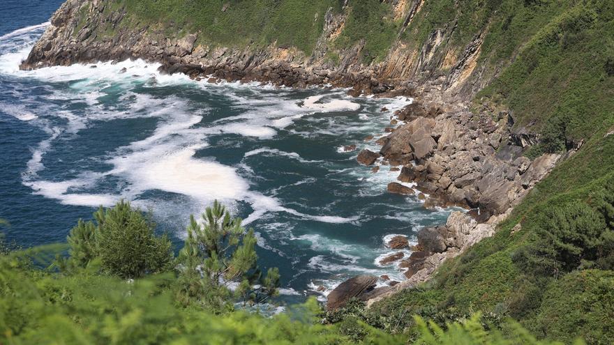 Fallece un pescador de 62 años tras caer al mar desde una zona de rocas en el entorno de Igeldo