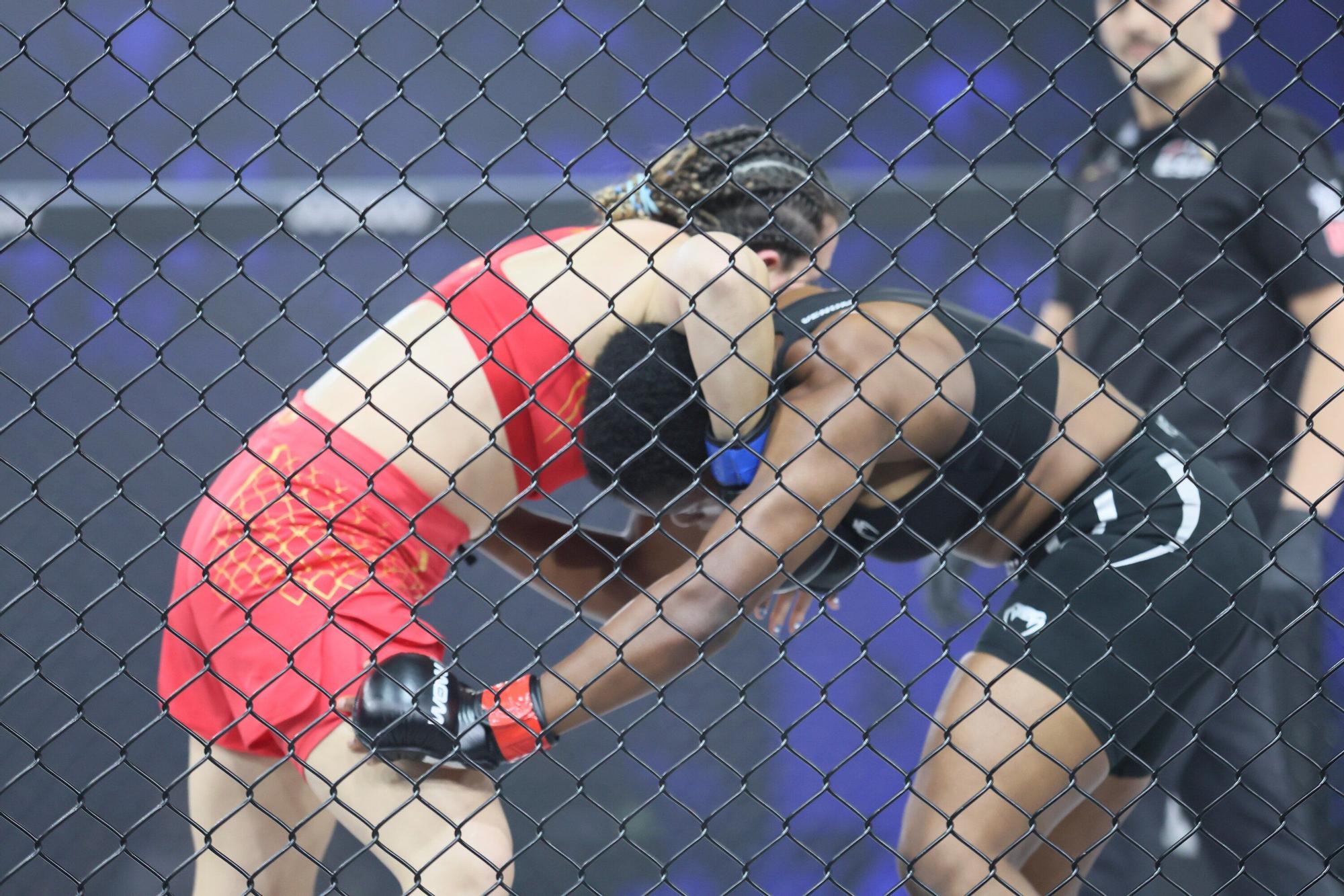 En imágenes: El Buesa se rinde al MMA con Topuria como estrella