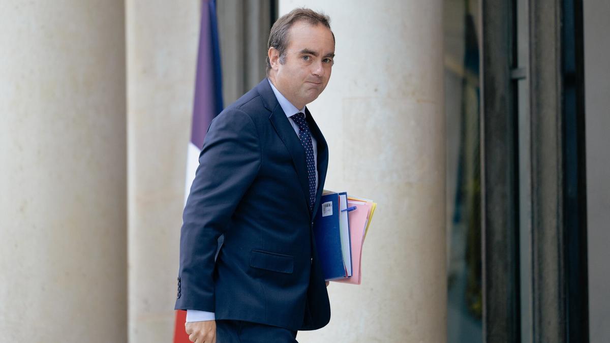 Sébastien Lecornu, llegando a una reunión con Macron.
