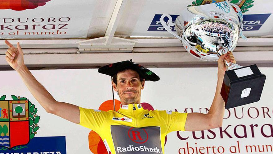 Andreas Klöden con el trofeo de vencedor.