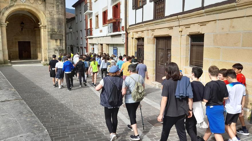 Usurbilen belaunaldi arteko ibilaldiak hasi dira