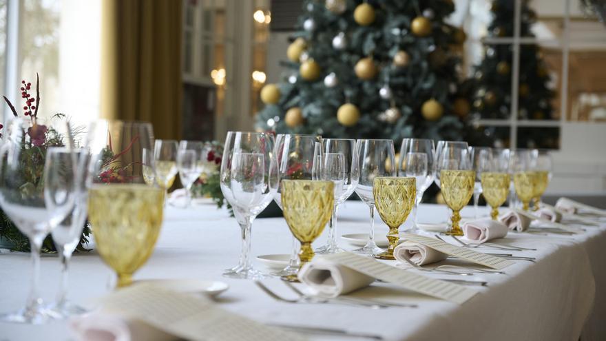 Los cotillones de Nochevieja y comer fuera de casa en Año Nuevo, una moda que coge fuerza en Pamplona