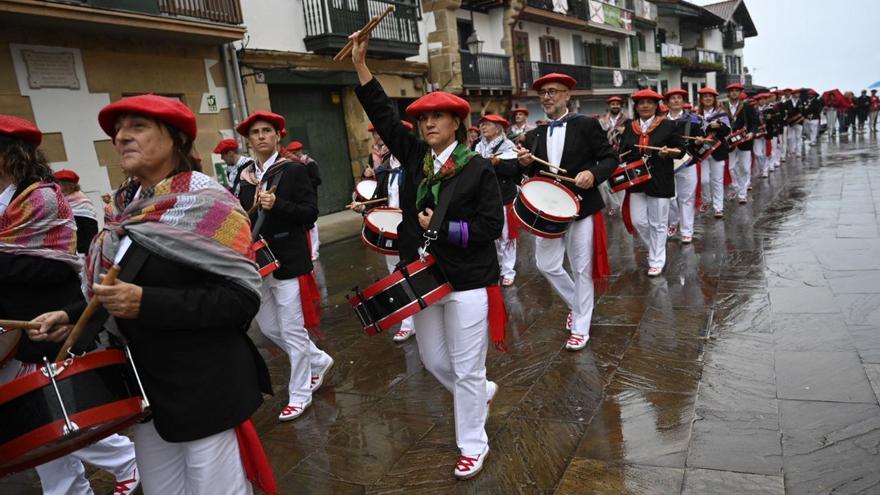 Jaizkibel desfila con alegría pero lamenta la falta de avances