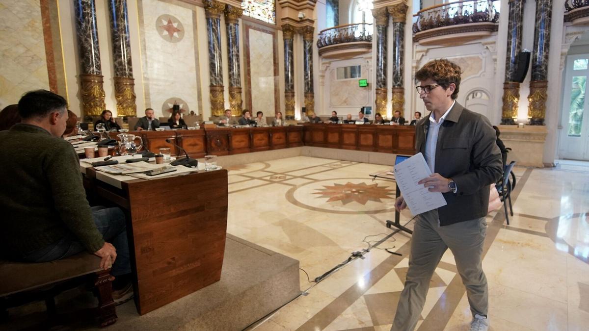 El alcalde de Donostia, Jon Isausti, en el Pleno de ayer