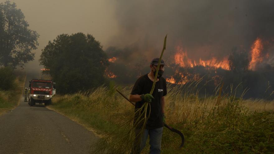 El fuego sigue azotando: 16 incendios permanecen activos en nivel 2