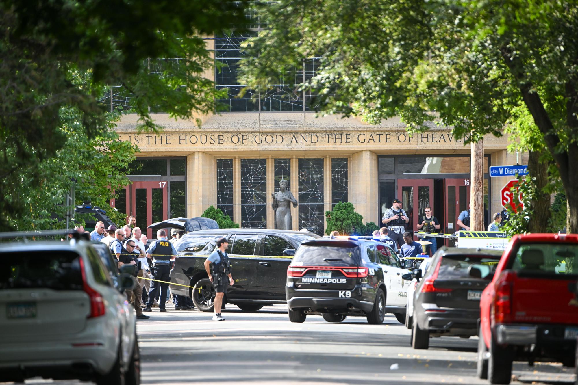 Tiroteo moral en una escuela católica en Minneapolis