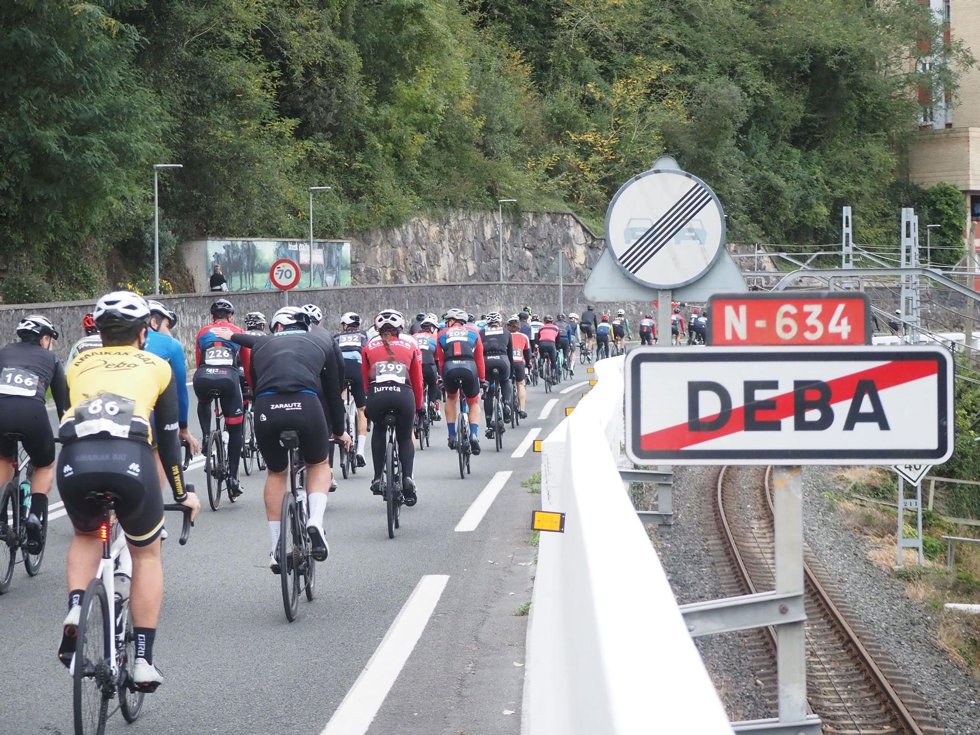 Fiesta ciclista en Deba