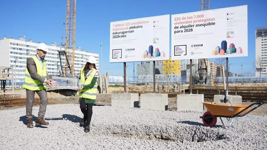 En imágenes: Arrancan las obras de las 225 VPO de alquiler en Salburua
