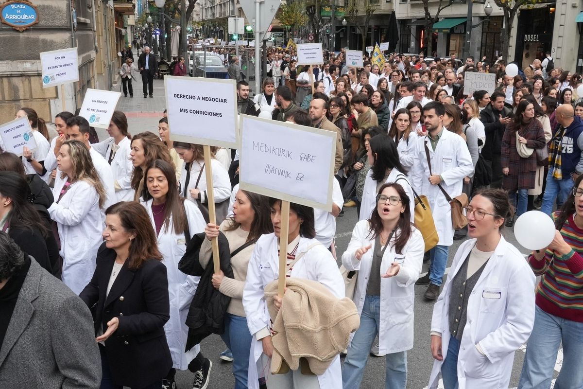 Cientos de médicos piden en Bilbao un estatuto propio que recoja sus particularidades