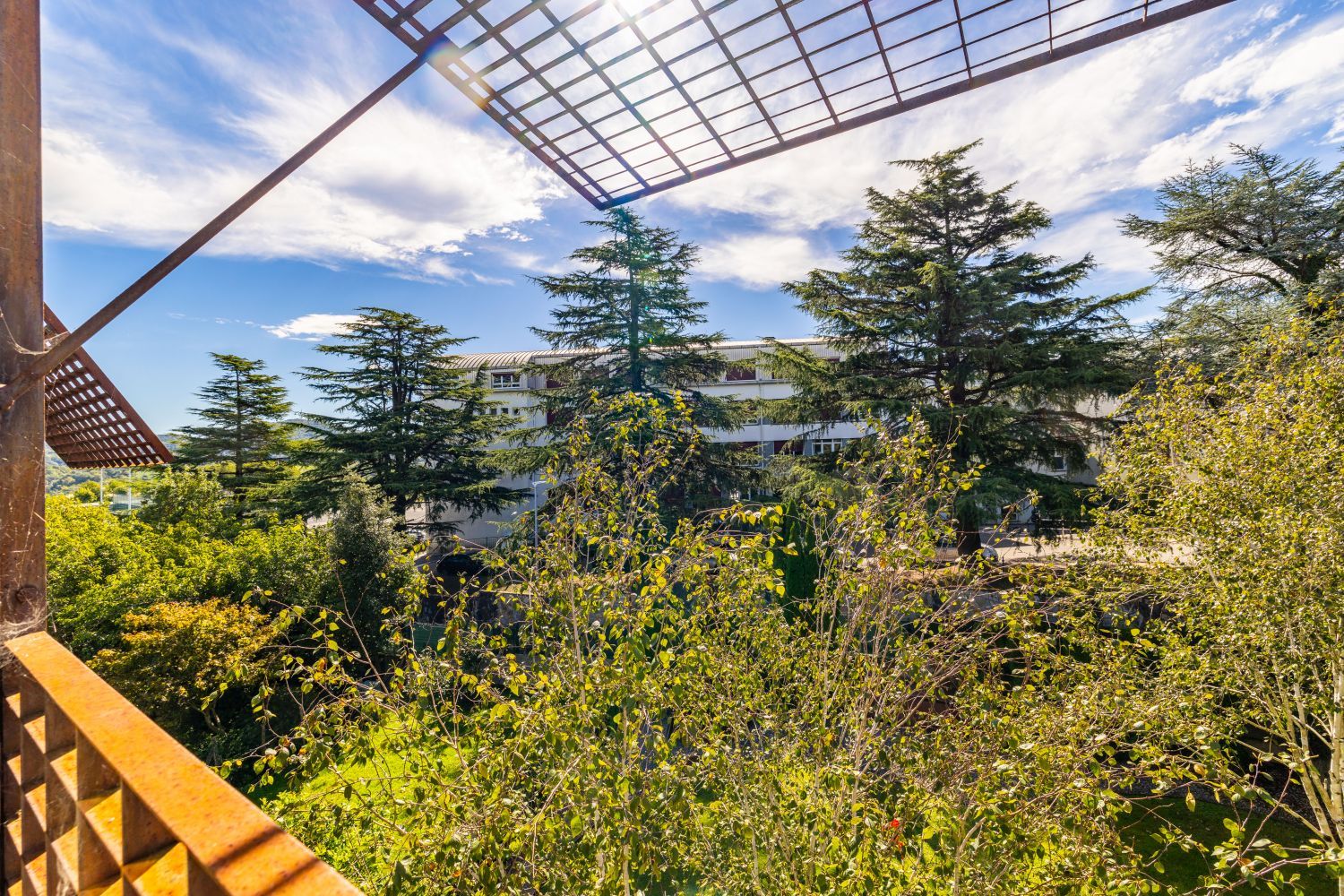 Exclusiva Villa Bifamiliar en venta en un paraíso, ubicada en el Alto de Zorroaga, en San Sebastián