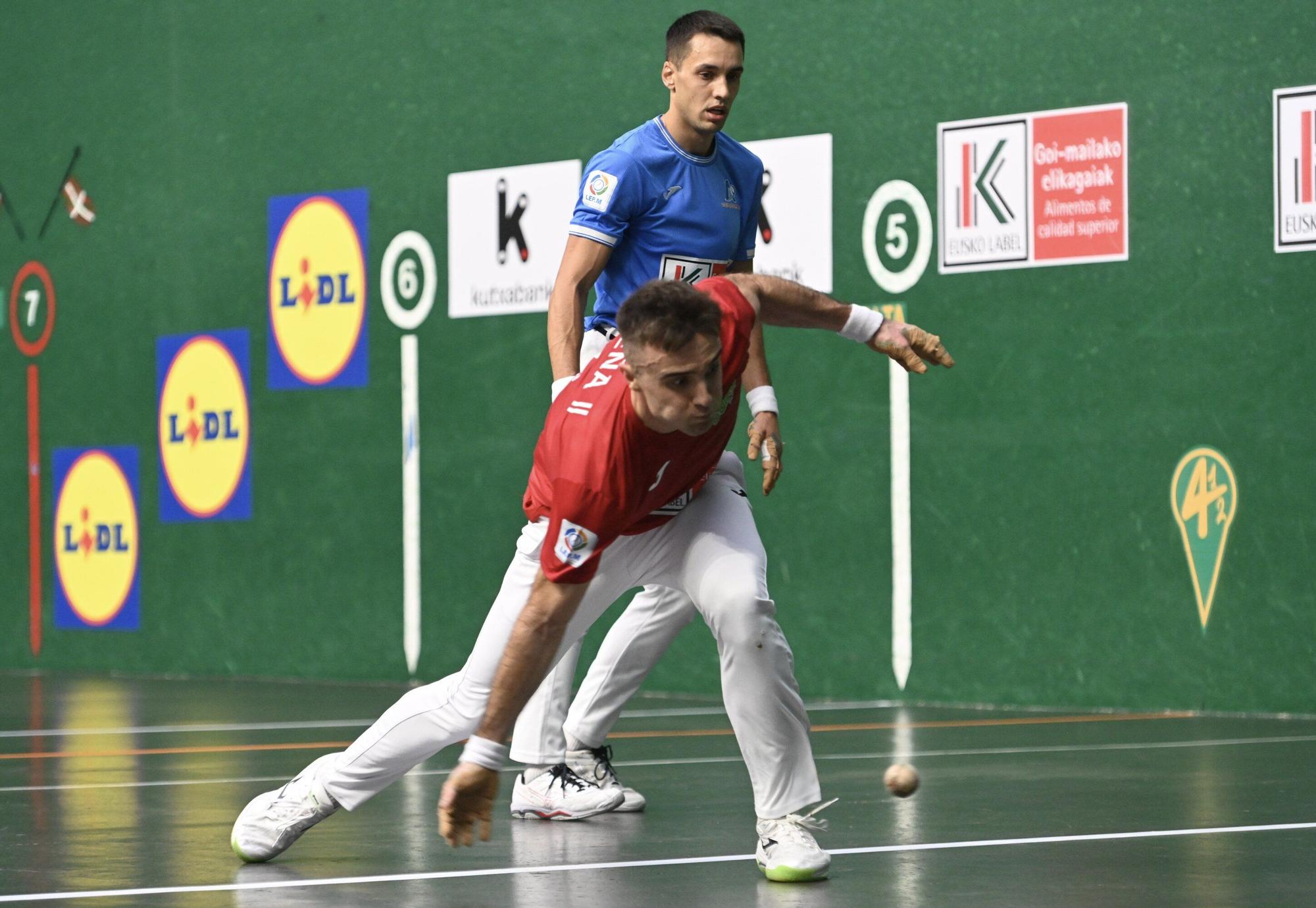 Javier Zabala vence a Jon Ander Peña en la segunda jornada de la liguilla de cuartos de final del Cuatro y Medio en Tolosa.