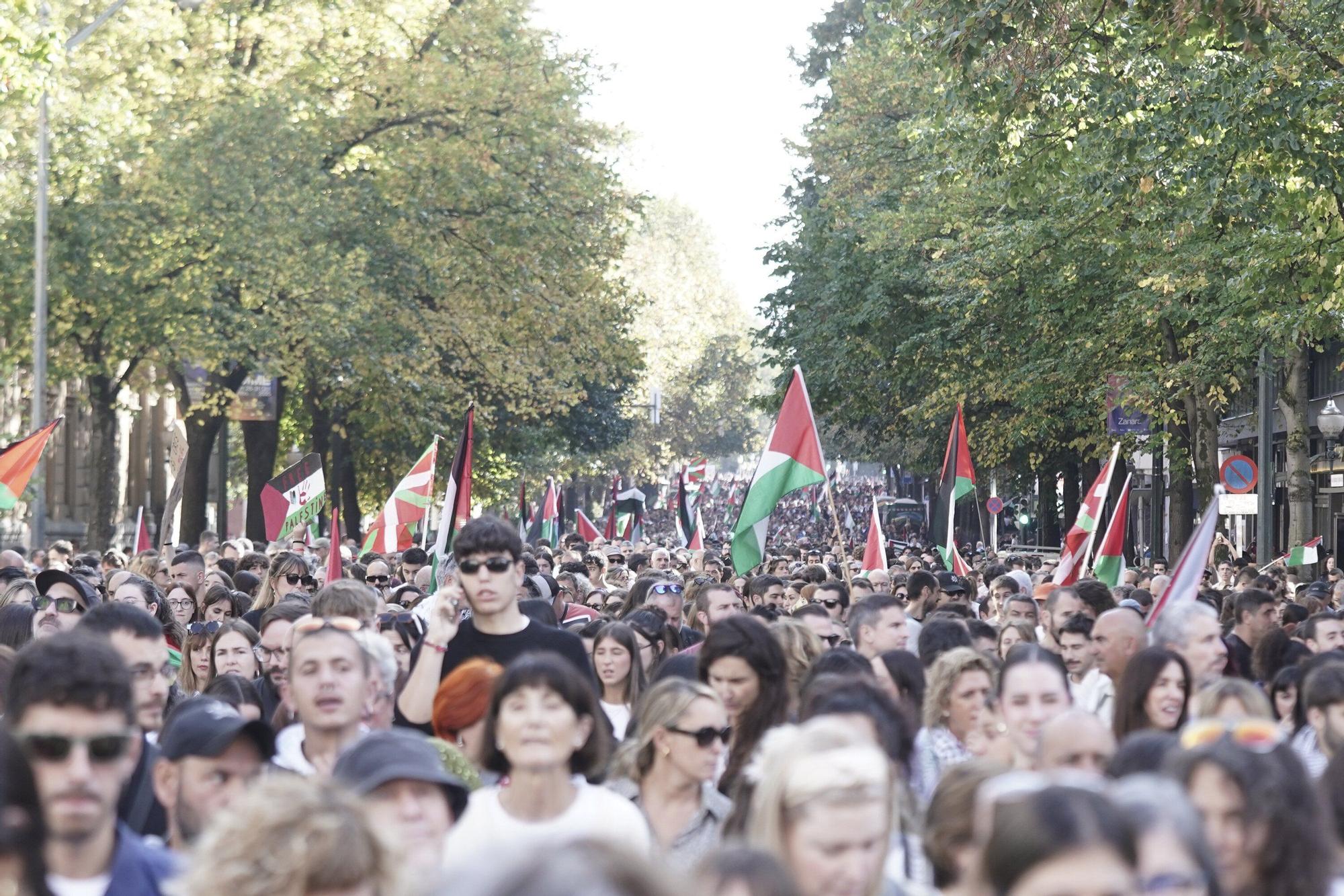 Miles de personas se manifiestan en Bilbao en apoyo al pueblo palestino