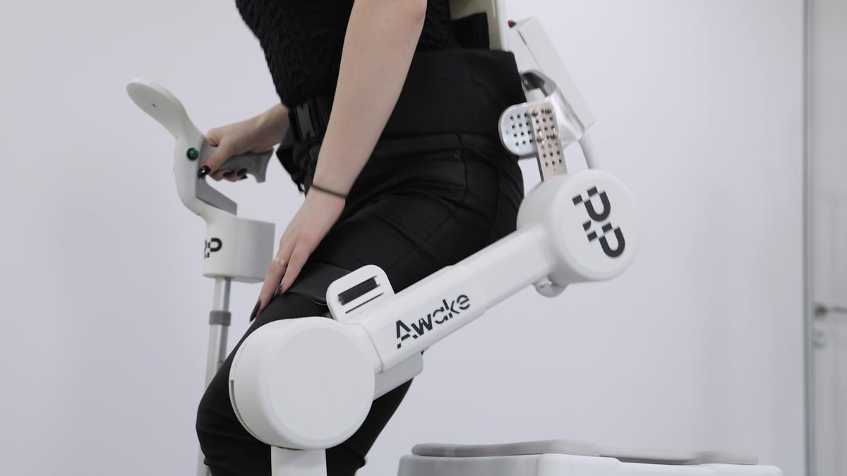 RoboPedics presenta un pionero sistema biónico para ayudar a caminar a supervivientes de ictus