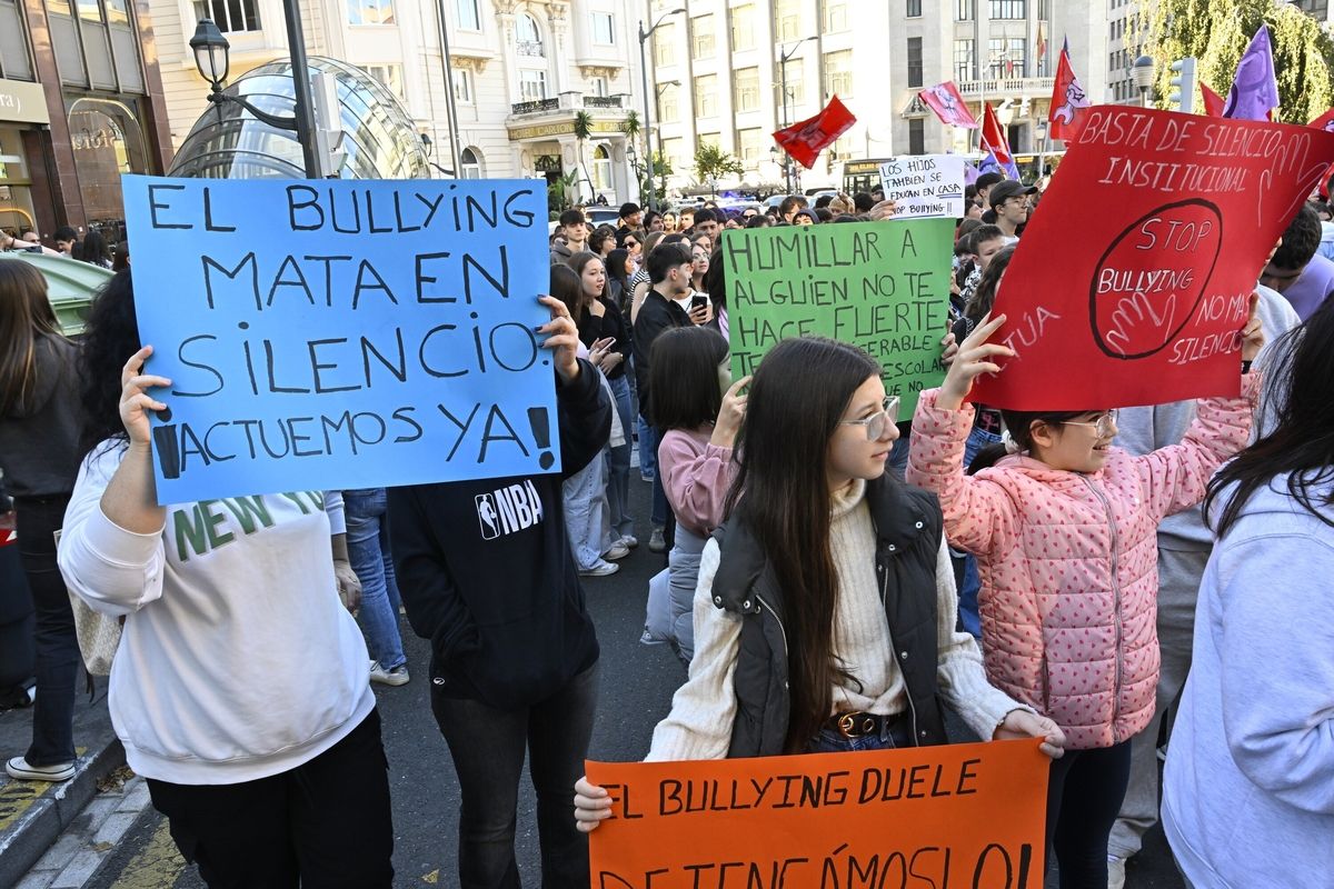 Estudiantes salen a la calle en Bilbao contra el 'bullying'