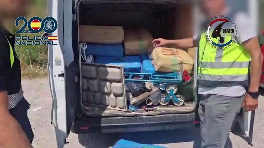 Intervenida una tonelada de hachís tras averiarse el coche lanzadera en el que se transportaba