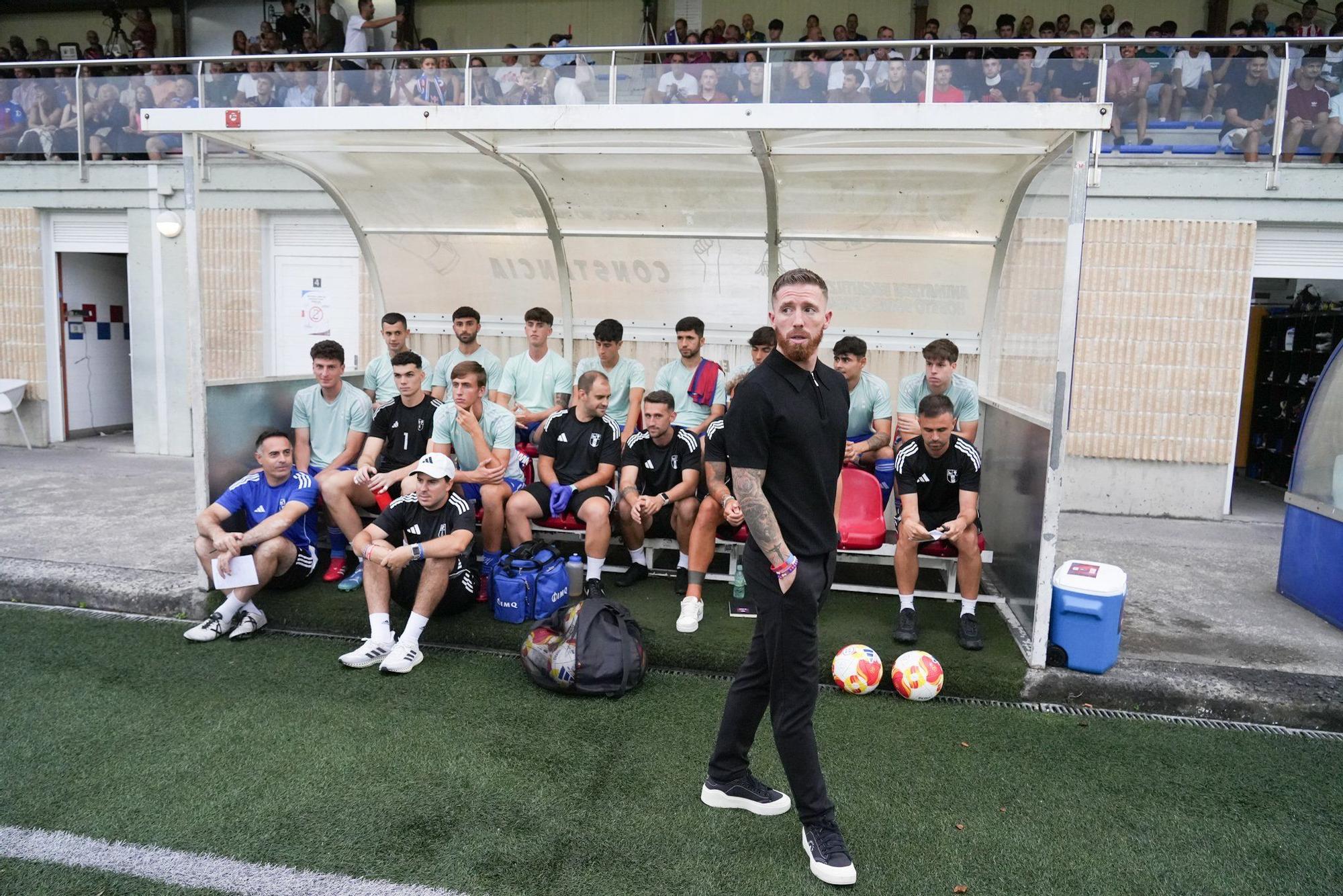 En imágenes: Iker Muniain debuta en los banquillos