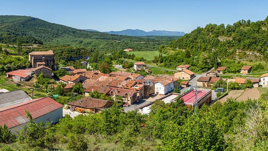 EH Bildu lleva la nueva norma foral de concejos de gira por la zona rural