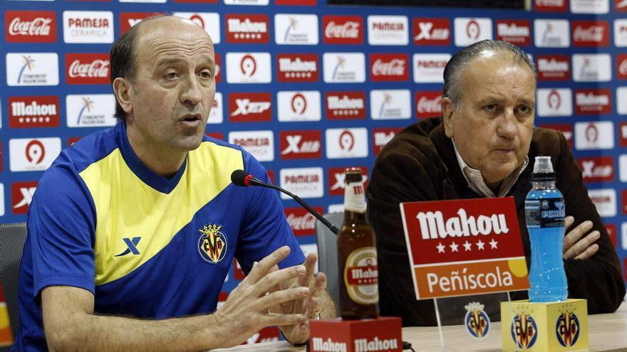 Lotina, junto a Fernando Roig, durante su presentación.