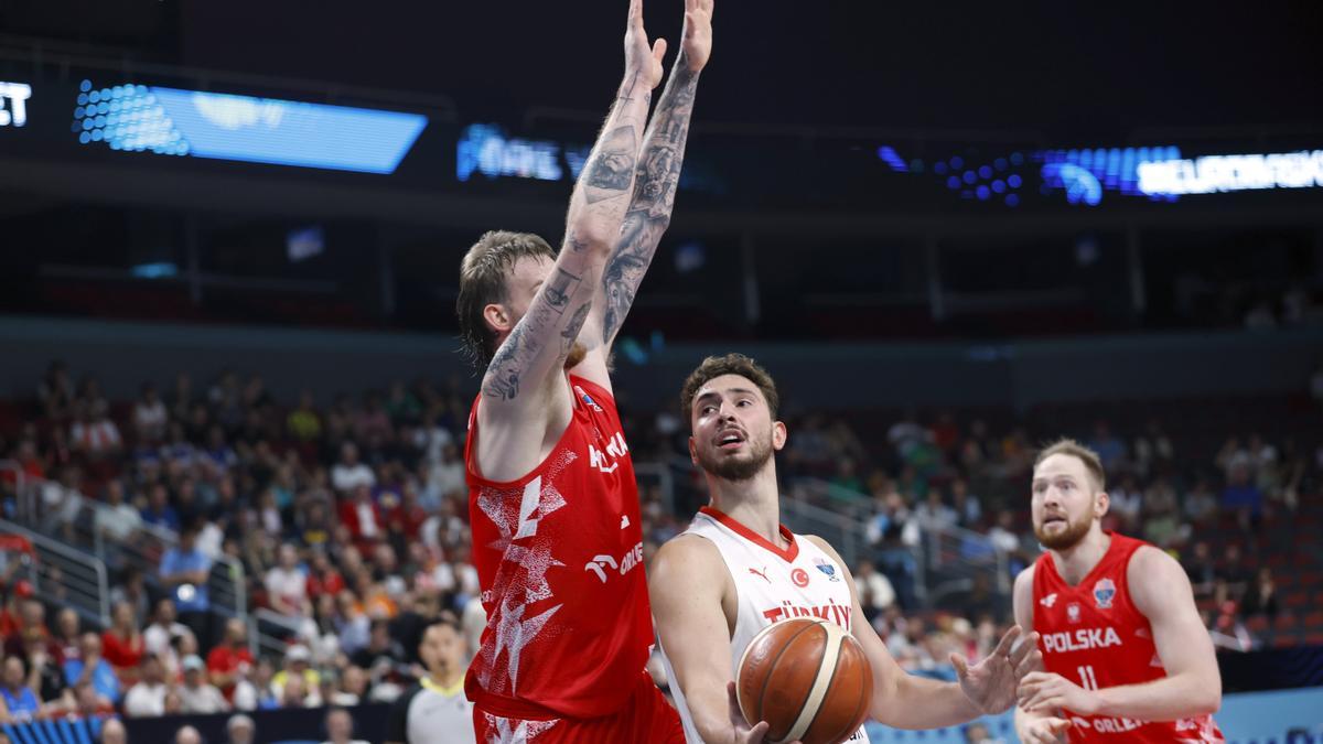 Alperen Sengun  en el encuentro ante Grecia