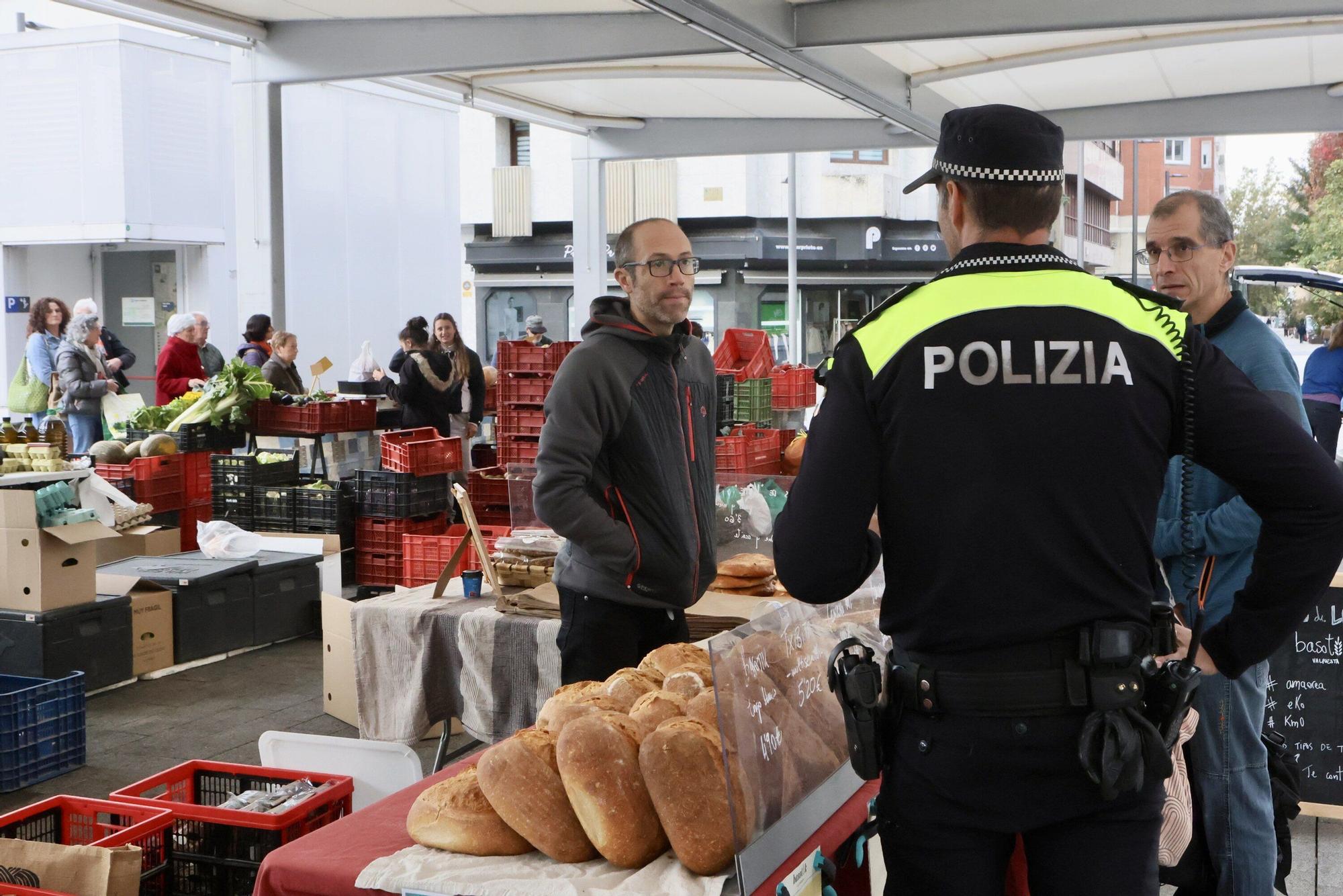 En imágenes: Mayor presencia policial en el mercado de Santa Bárbara