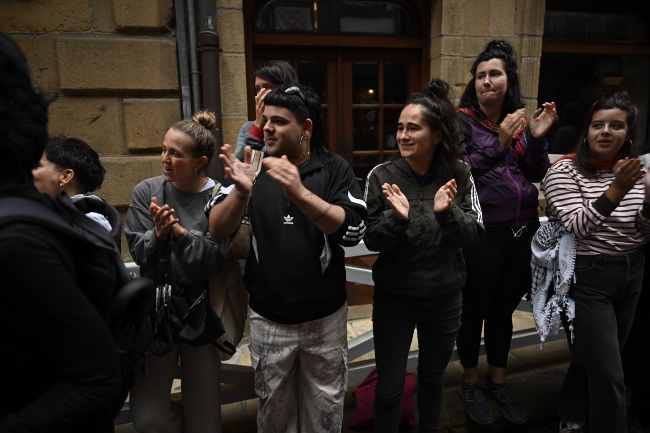 La compañía Jaizkibel desfila en Hondarribia