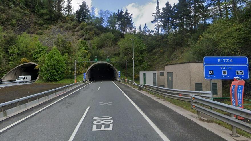 Muere una menor en un accidente en el túnel de Eitza en Soraluze