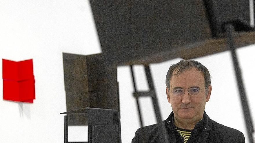 Juan Luis Moraza en una exposición.  | FOTO: ALEX LARRETXI