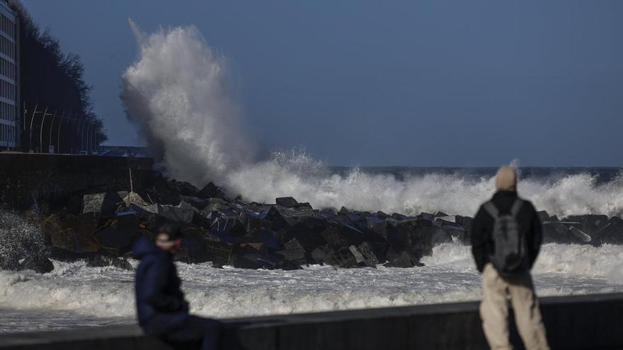 Vientos de casi 130 kilómetros por hora sacuden Gipuzkoa como antesala de unos Carnavales lluviosos