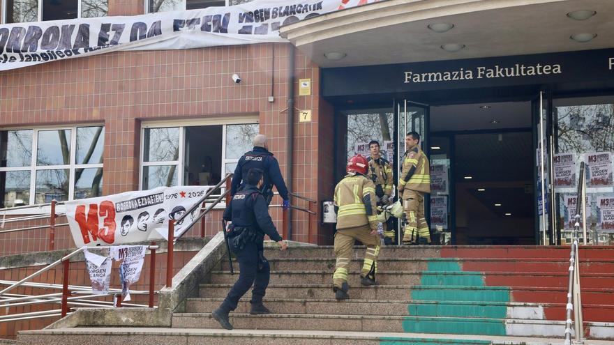Desalojan el campus de la EHU en Vitoria tras el lanzamiento de botes de humo