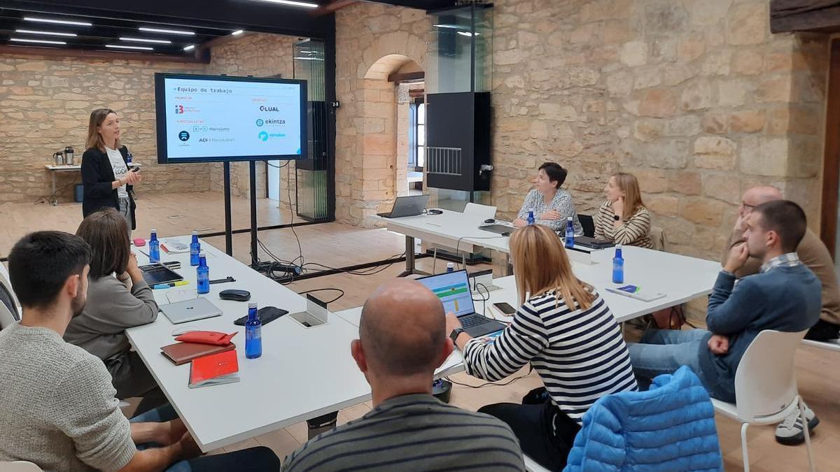 El encuentro sirvio para compartir experiencias desarrolladas por las empresas en el camino de reducir la huella ambiental en su actividad.