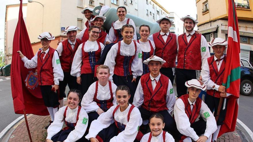 46 años de folclore con Larratz Dantzari Taldea