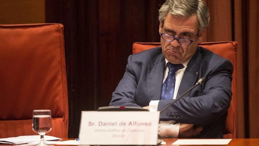 El director de la Oficina Antifraude de Cataluña, Daniel de Alfonso, durante su comparecencia hoy en el Parlament, que ha iniciado el proceso para revocarlo del cargo, para dar explicaciones sobre las conversaciones grabadas que mantuvo con el ministro Jo