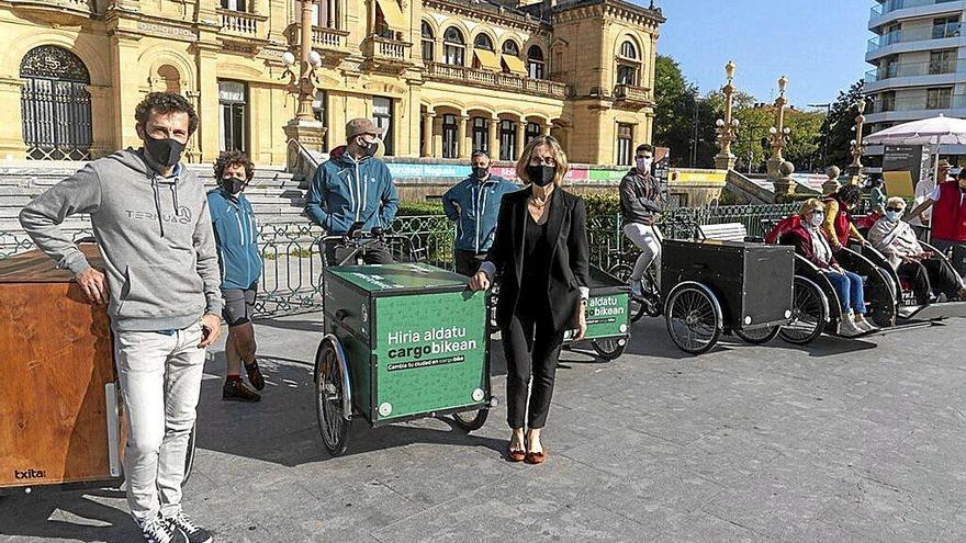Distintos tipos de &#039;cargo bike&#039; a su llegada a Donostia tras realizar una ruta por Euskadi.