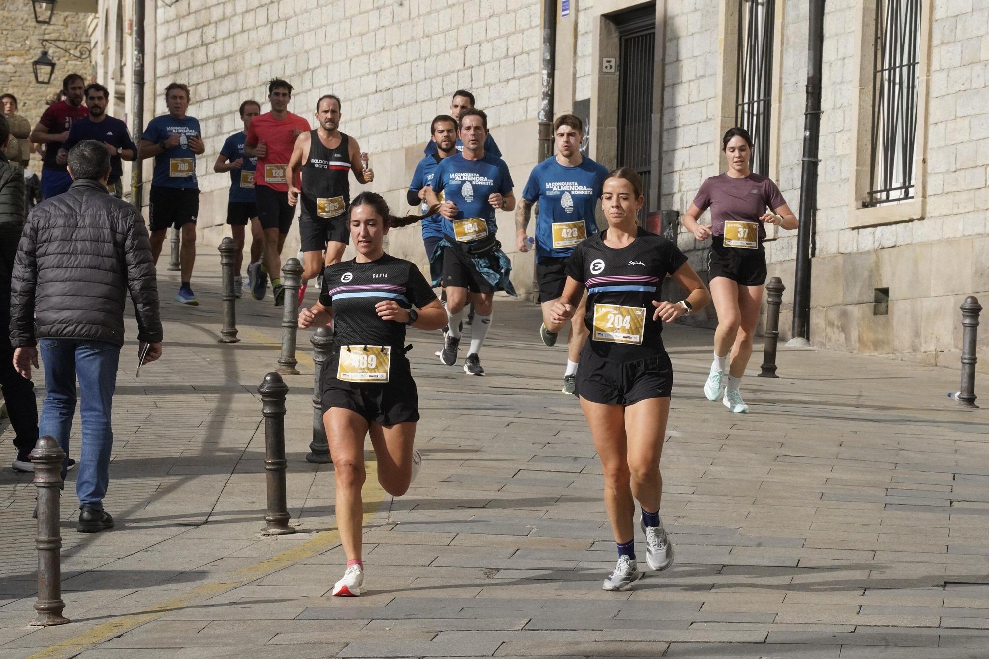 En imágenes: Miles de personas conquistan la Almendra de Gasteiz