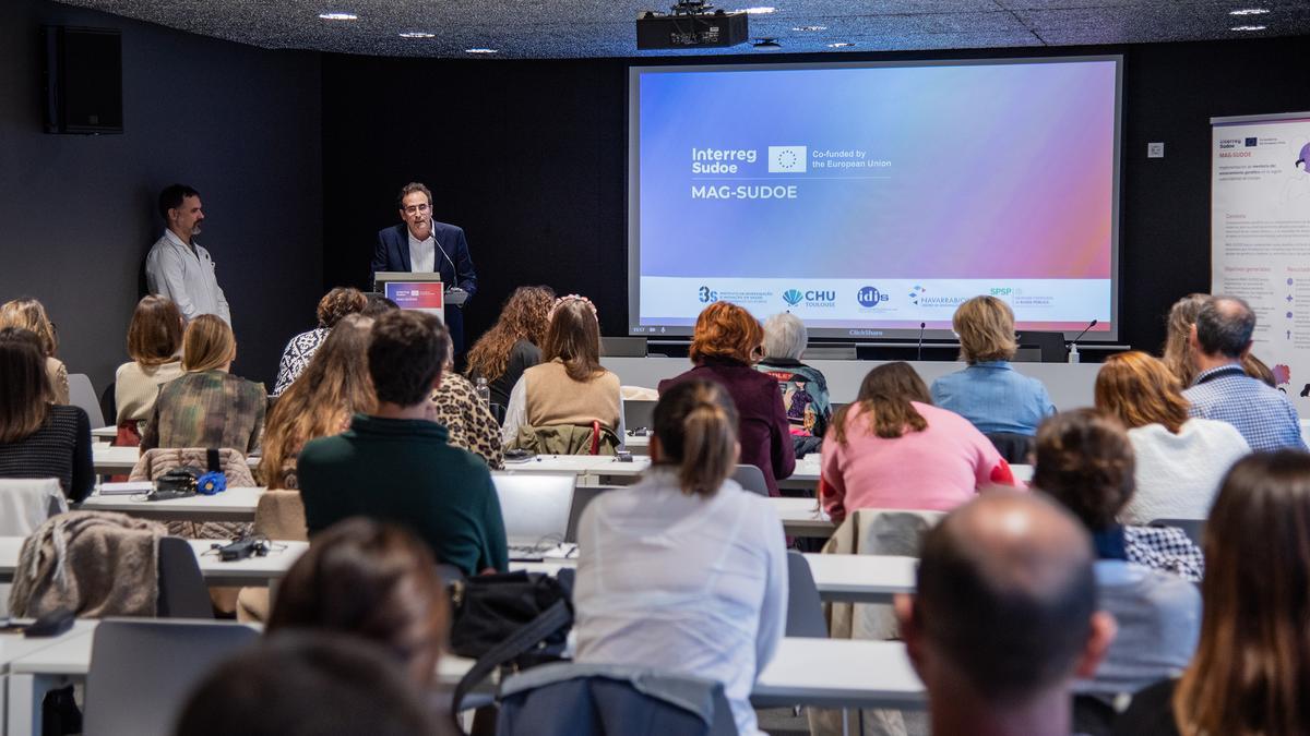 El director general de Salud, Antonio López, inauguró la sesión pública.