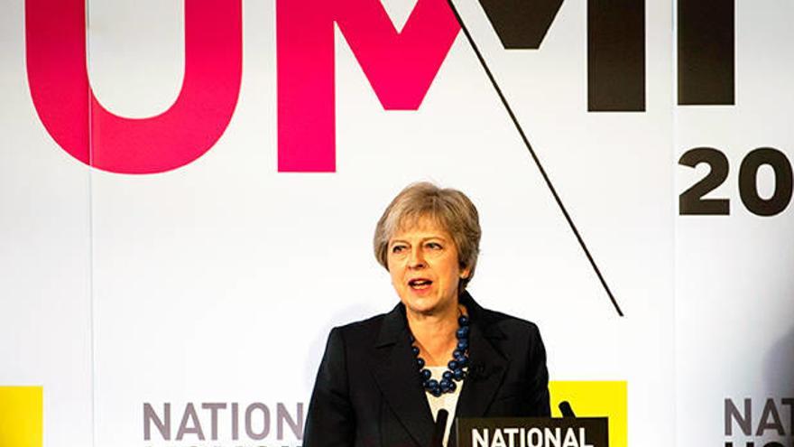 May presenta al examen de Bruselas su plan de Chequers