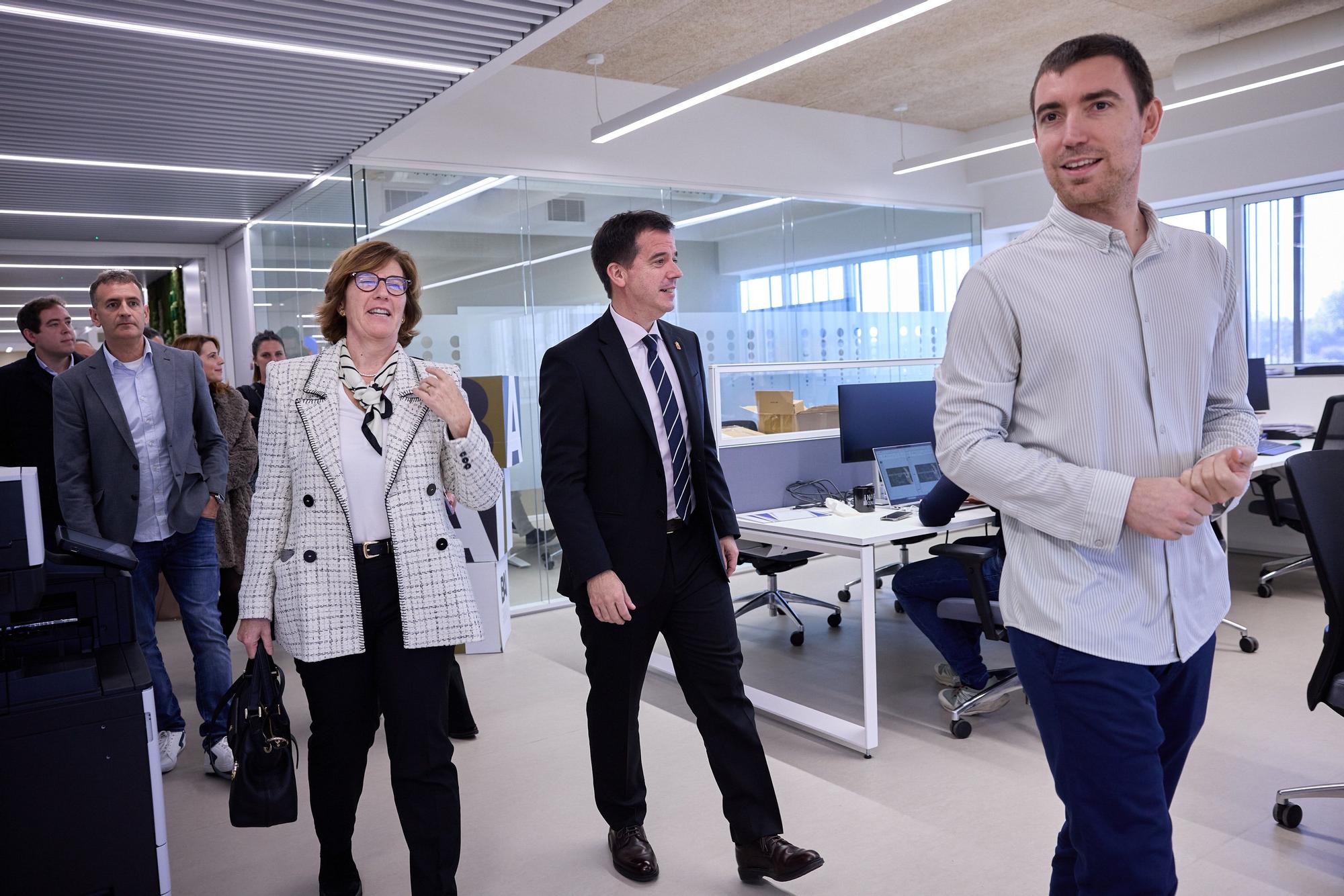 El consejero Irujo, en un momento de la visita.