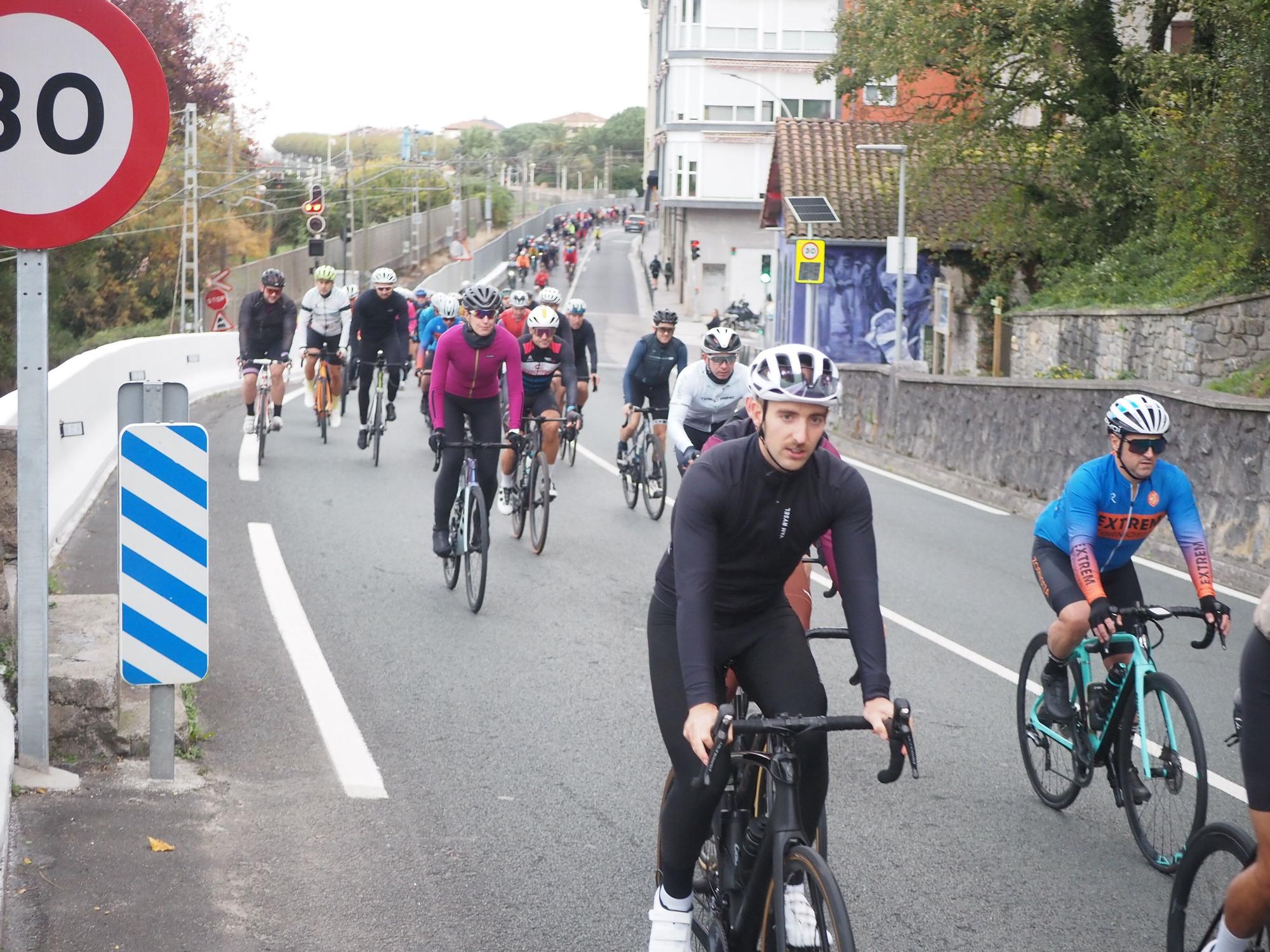 Fiesta ciclista en Deba