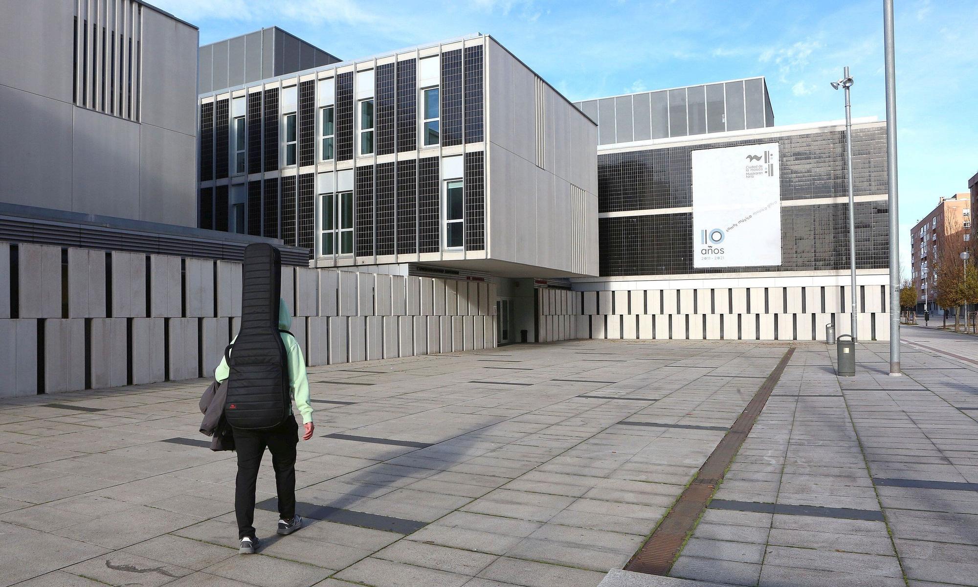 Fotos del exterior del Conservatorio Superior de Música de Navarra