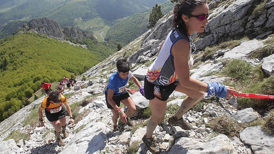 Varias mujeres, compitiendo en la Camille Extreme.