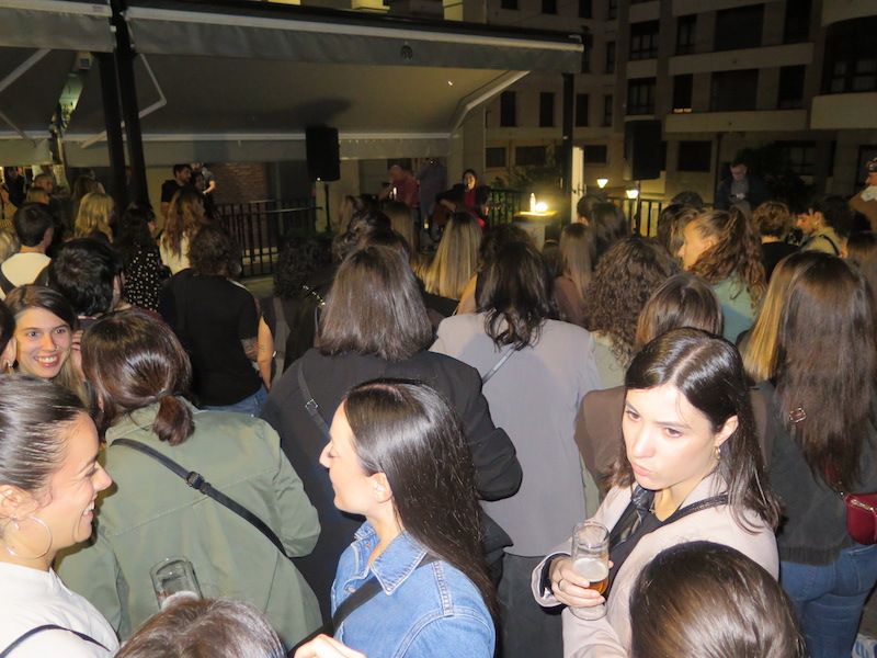 La fiesta de aniversario del bar Eire de Urretxu, en imágenes