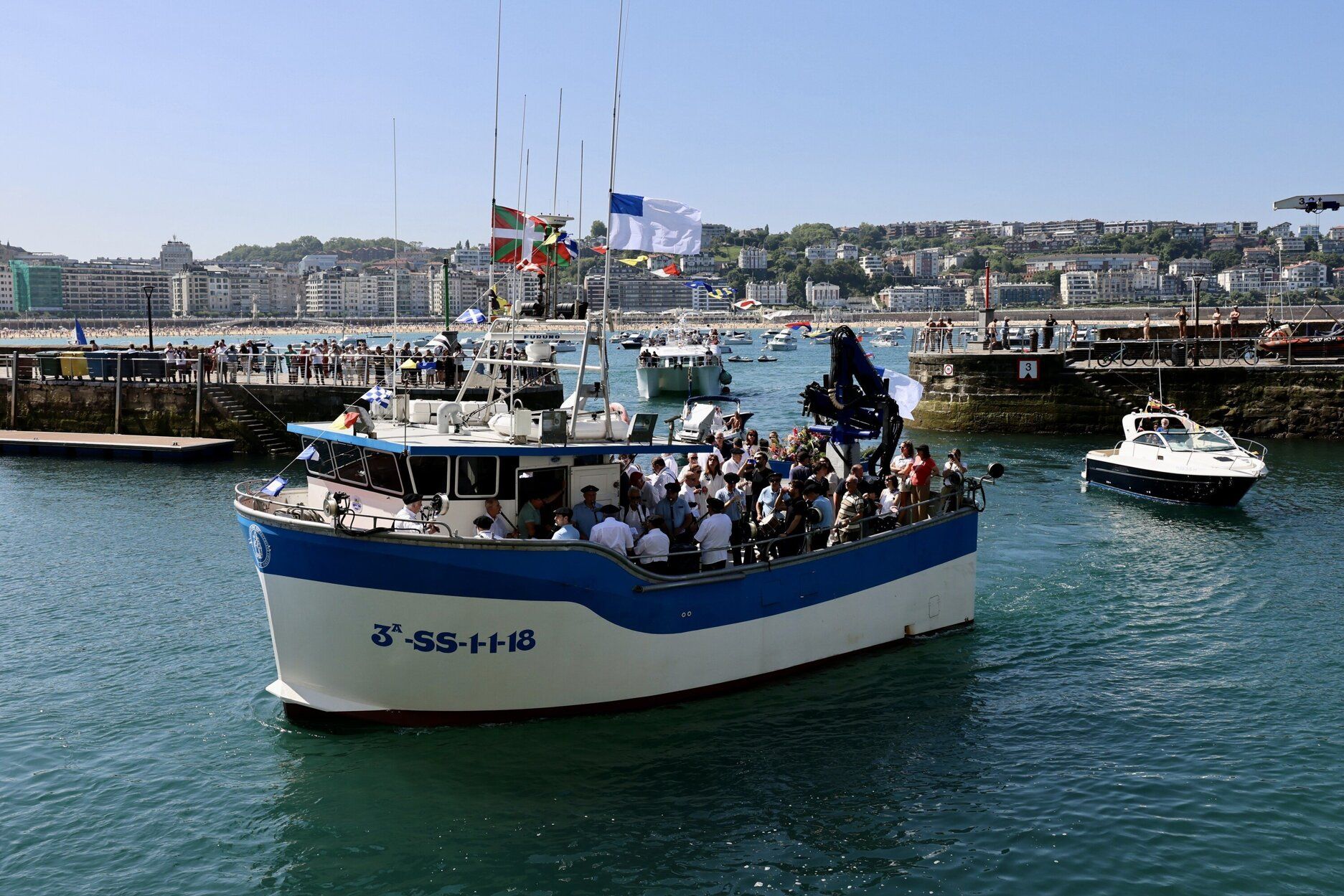 La procesión virgen del Carmen en el Barco Isturiz