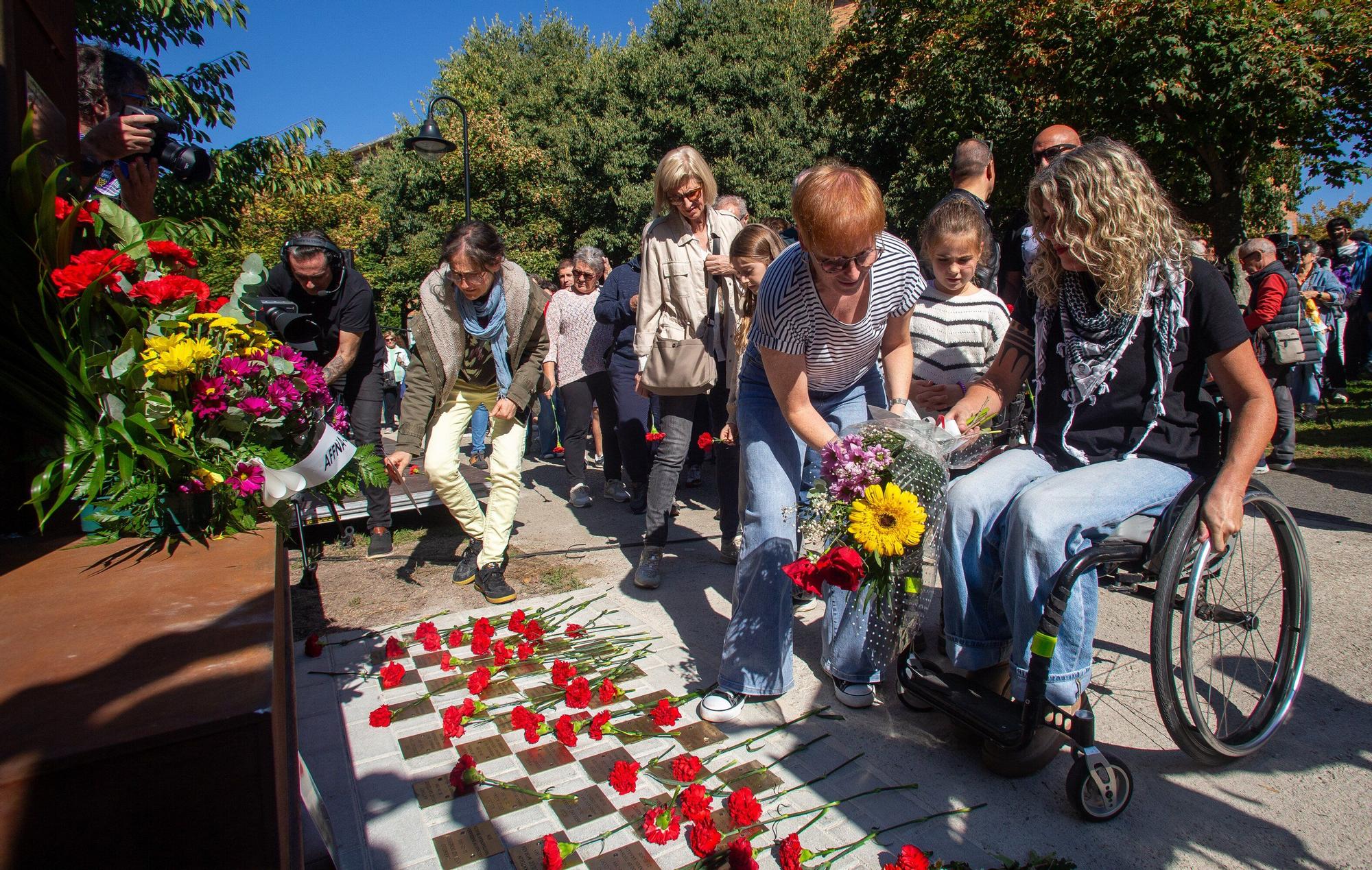 Inauguración del monumento en homenaje a las víctimas de la represión franquista en la Rochapea