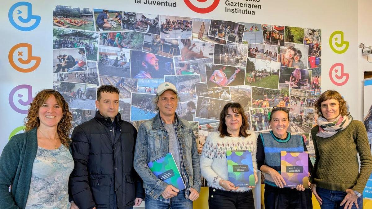 Presentación del manual para impulsar la educación no formal.