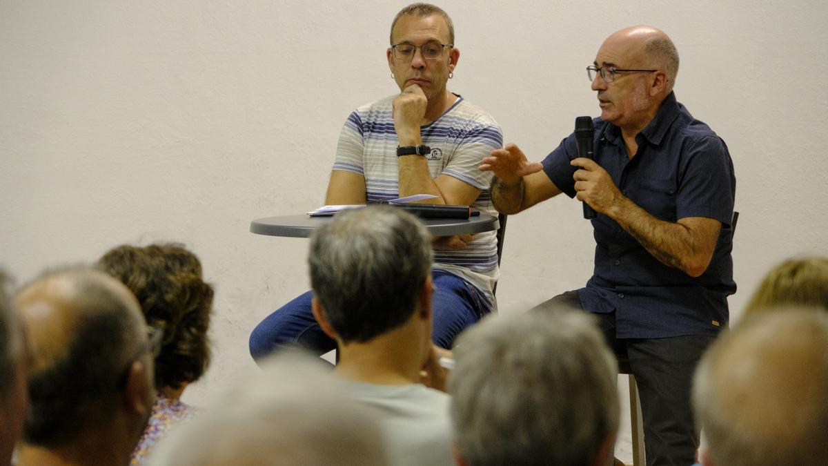 Representantes municipales en el barrio de Etxabakoitz